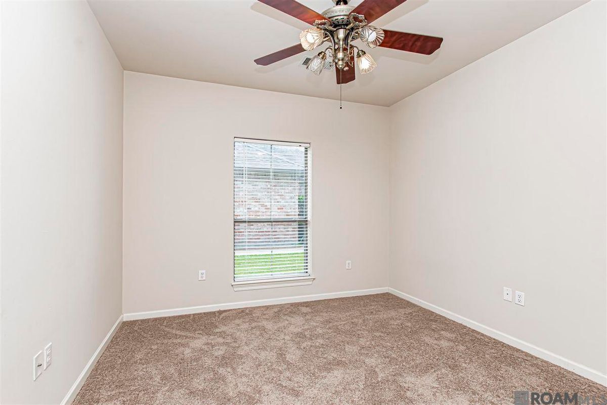 Building Photo - 9015 Westlake Ave