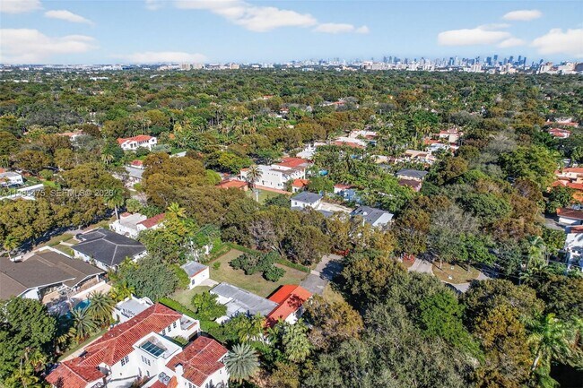 Building Photo - 1305 Alhambra Cir