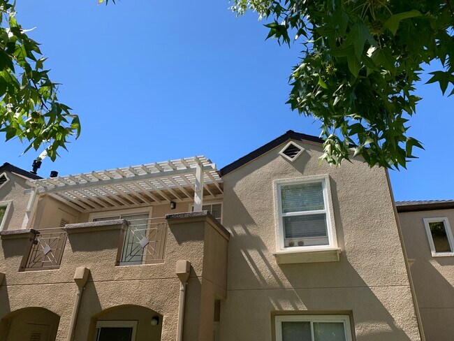 Building Photo - 676 Encore Way