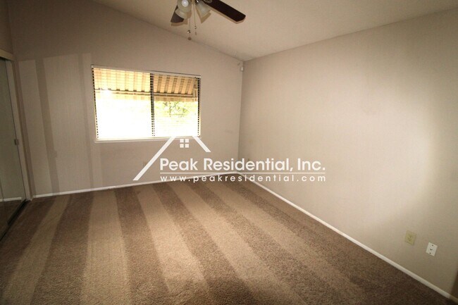 Building Photo - Spacious 3bd/2.5ba Antelope Home with 2 Ca...