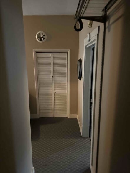 Building Photo - 379 Broad St