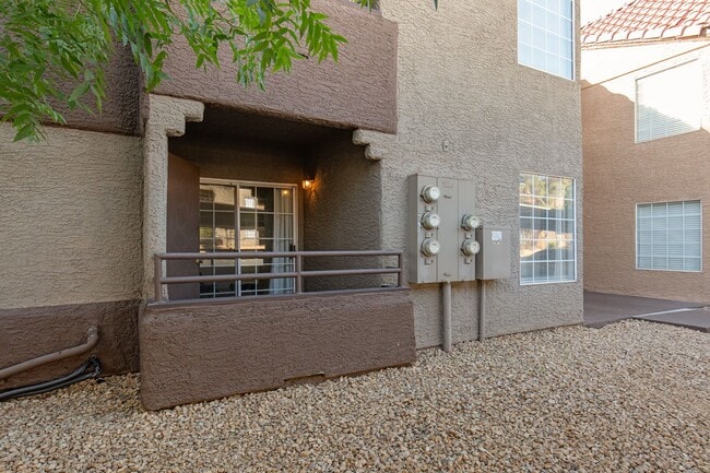 Building Photo - 3 Bedrooms Condo in a Guard Gated Summerlin Community