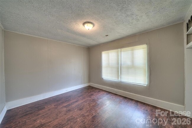 Building Photo - 620 N Moran St