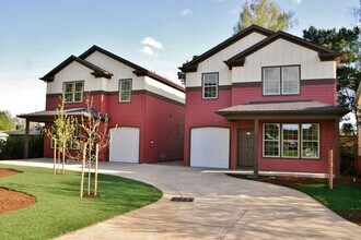 Building Photo - 6 Bed, 4 Bath