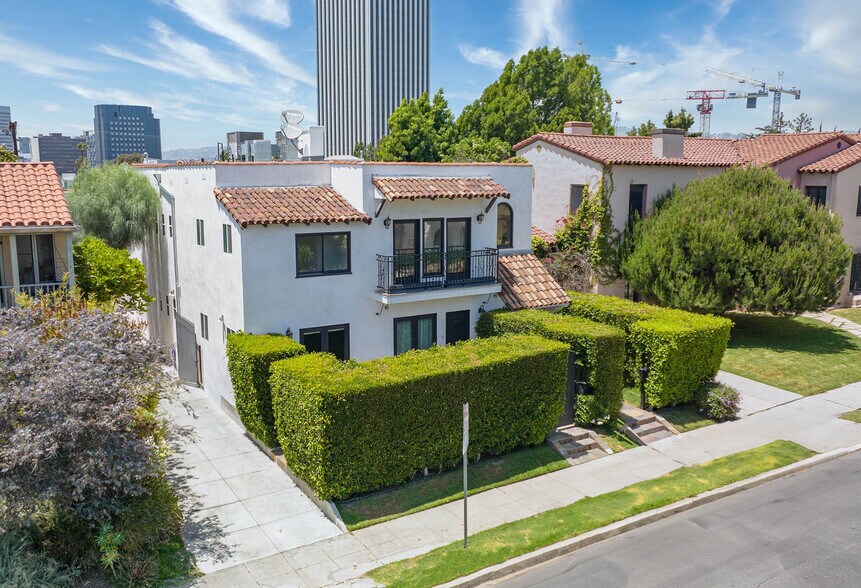 Building Photo - 831 S Curson Ave