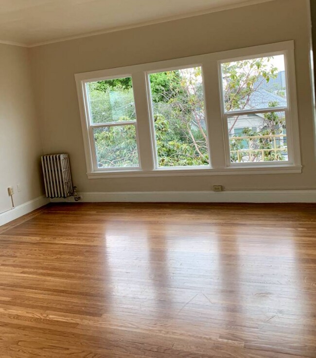 Building Photo - 1732 6th Ave