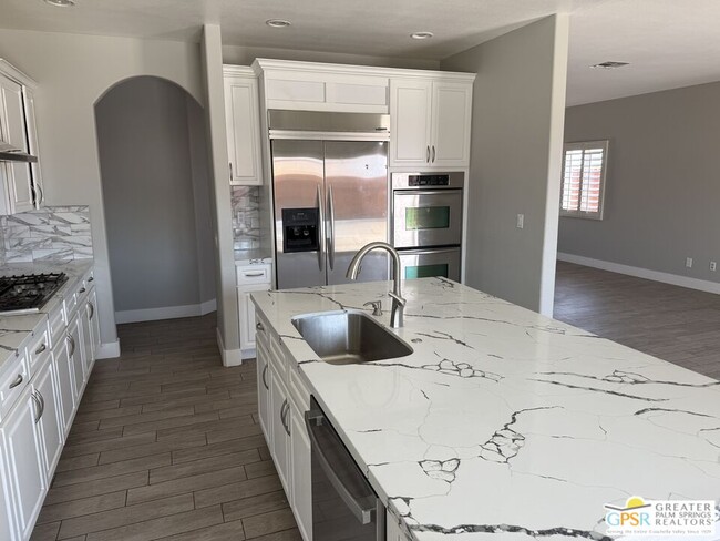 Building Photo - 12385 Sumac Dr