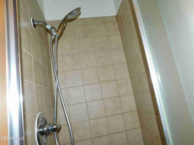 Building Photo - 225 3 Rivers Dr