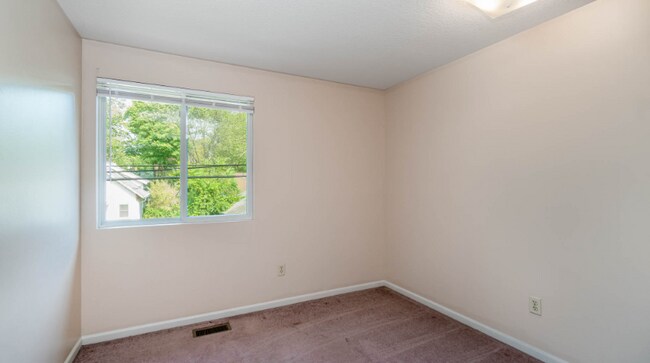 Building Photo - 204 Cherry St