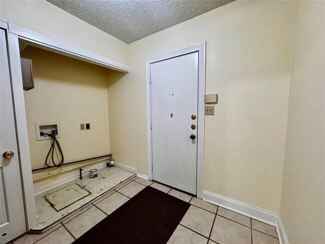 Building Photo - 1610 Wilshire Blvd