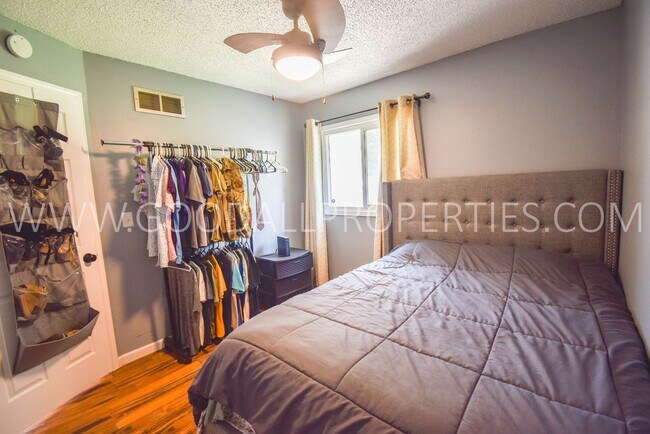 Building Photo - 2 Bedroom 2 Bath Home in Des Moines