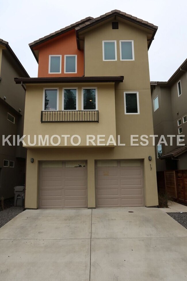 Primary Photo - Modern & Elegant Tri-level home in the Riv...