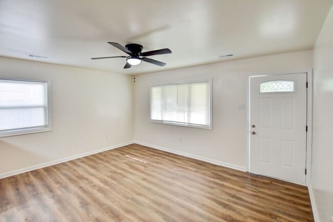 Building Photo - 1923 Bancroft Dr