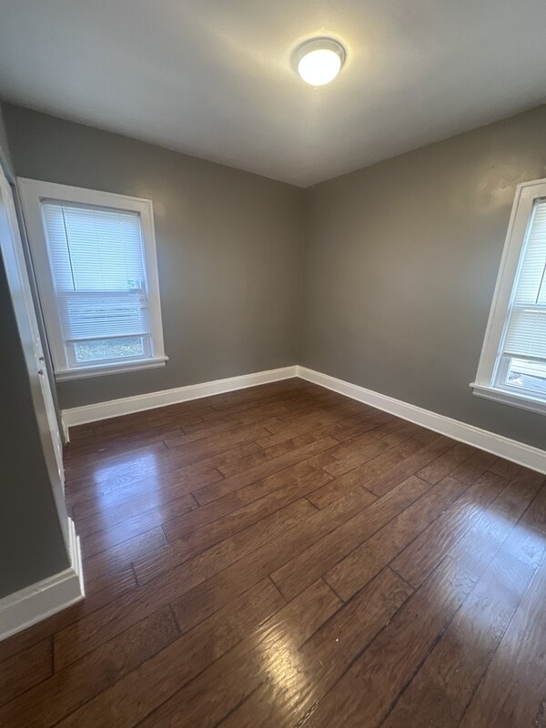 Building Photo - 4915 E 109th St