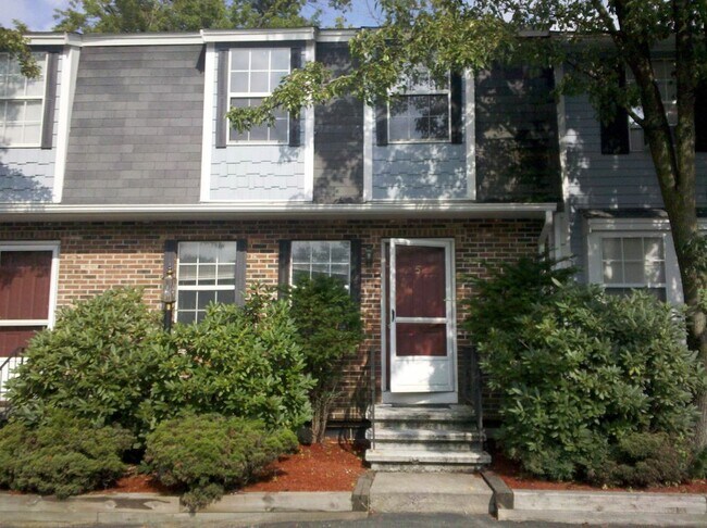 Front - 1847 Middlesex St