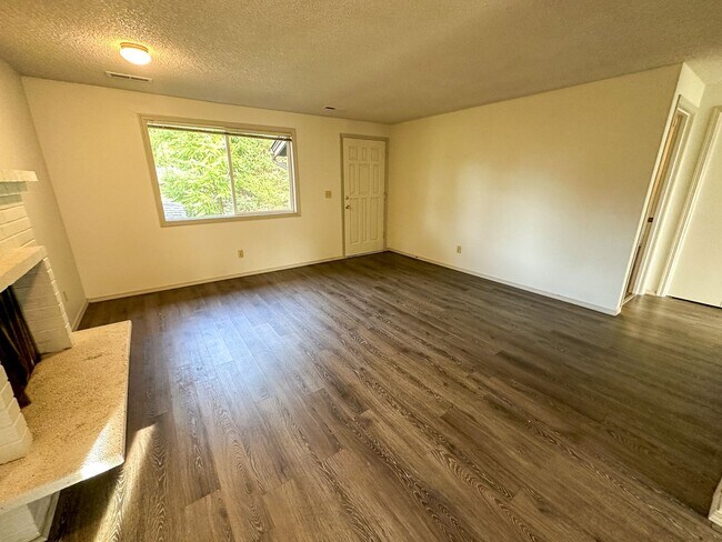 Building Photo - 2196-2204 Nomad Ct SE