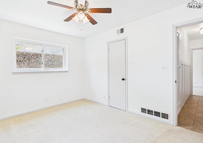 Building Photo - 5120 Parklane Dr