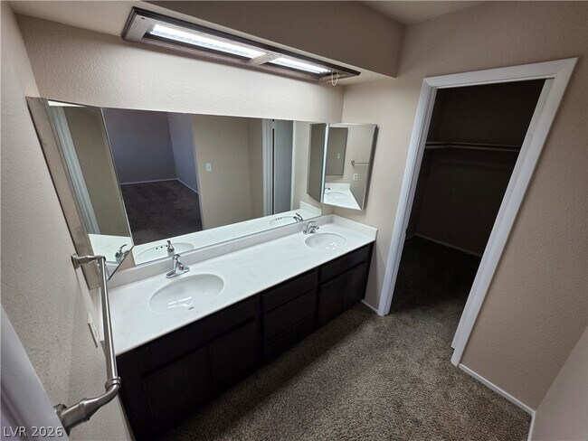 Building Photo - 1745 Mt Hood St