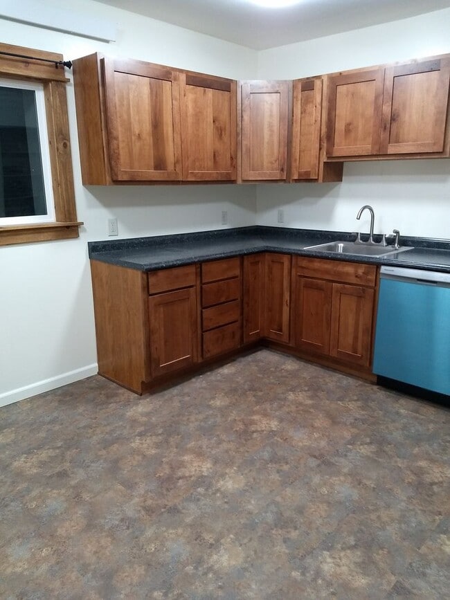 Building Photo - Pet Negotiable Four Bedroom Home