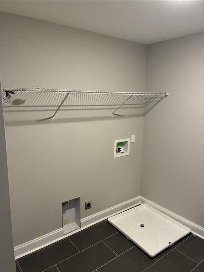 Building Photo - Spacious 3 Bedroom, 2 Bath Single-Family Home — Nashville Style in Clarksville!