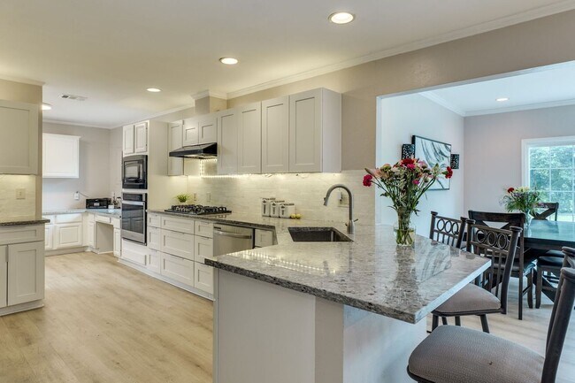Building Photo - 3002 Stardust Dr