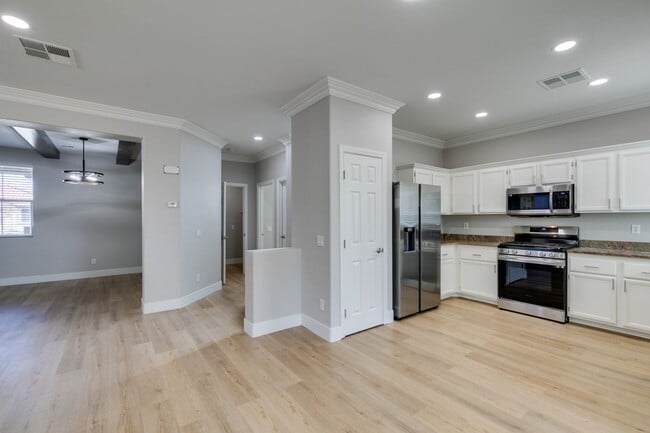 Building Photo - BEAUTIFUL SUMMERLIN 3 BEDROOM UPGRADED!!