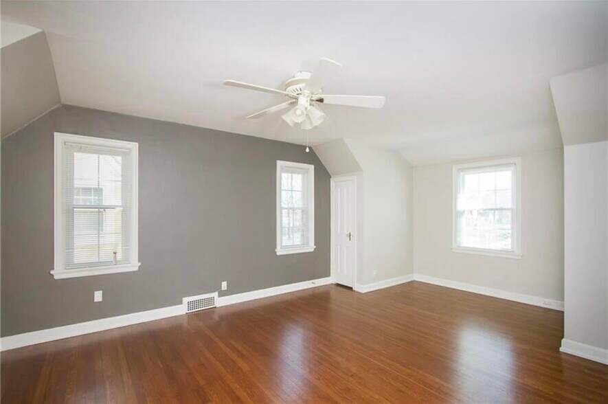 Primary Bedroom - 724 W Gregory Blvd