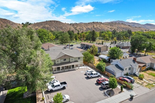 Building Photo - Move-In Ready 3BR Furnished Apartment Near ISU