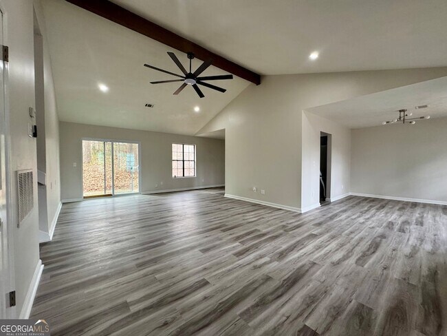 Building Photo - 3821 River Rd