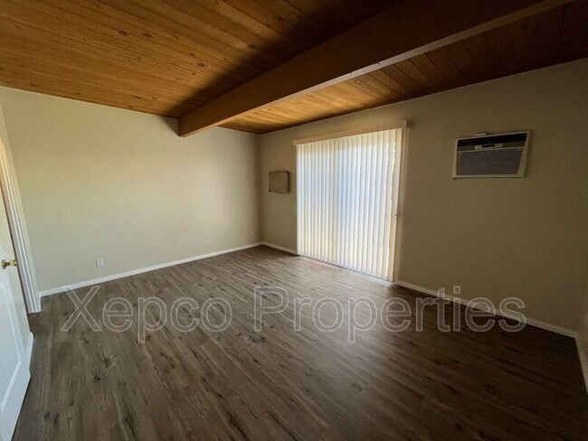 Building Photo - 550 El Cielo Rd