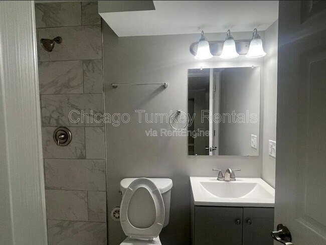 Building Photo - 2336 S Troy St