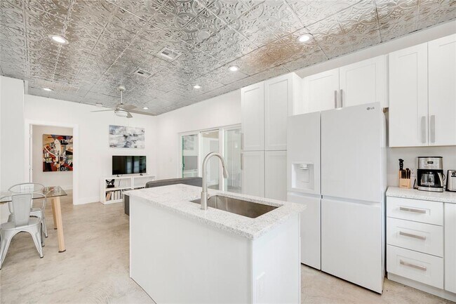 Building Photo - 2801 Cedarview Dr