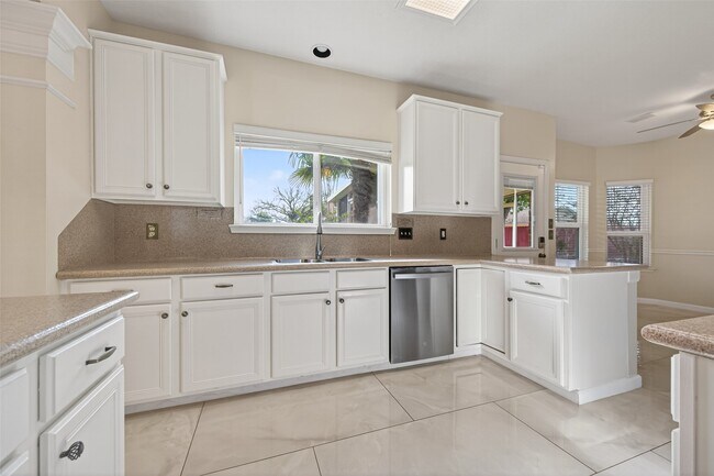 Building Photo - 6710 Creek Village Dr