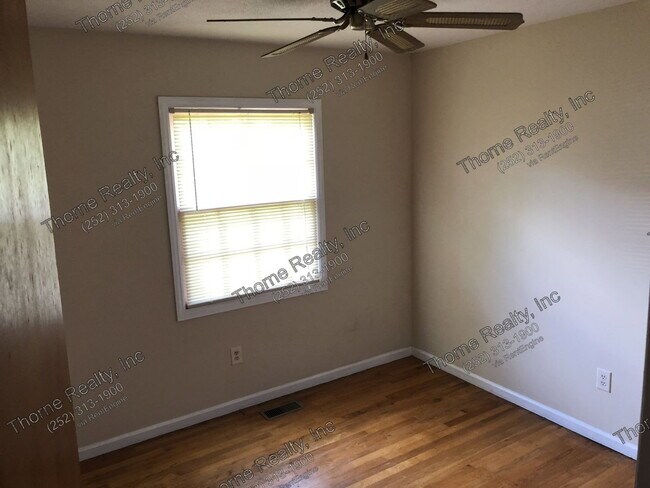 Building Photo - 1711 Woodlawn Dr