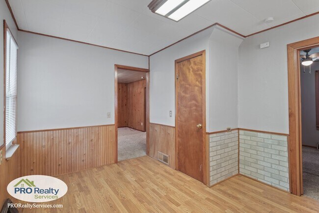 Building Photo - 2 Bedroom Home in South St. Paul