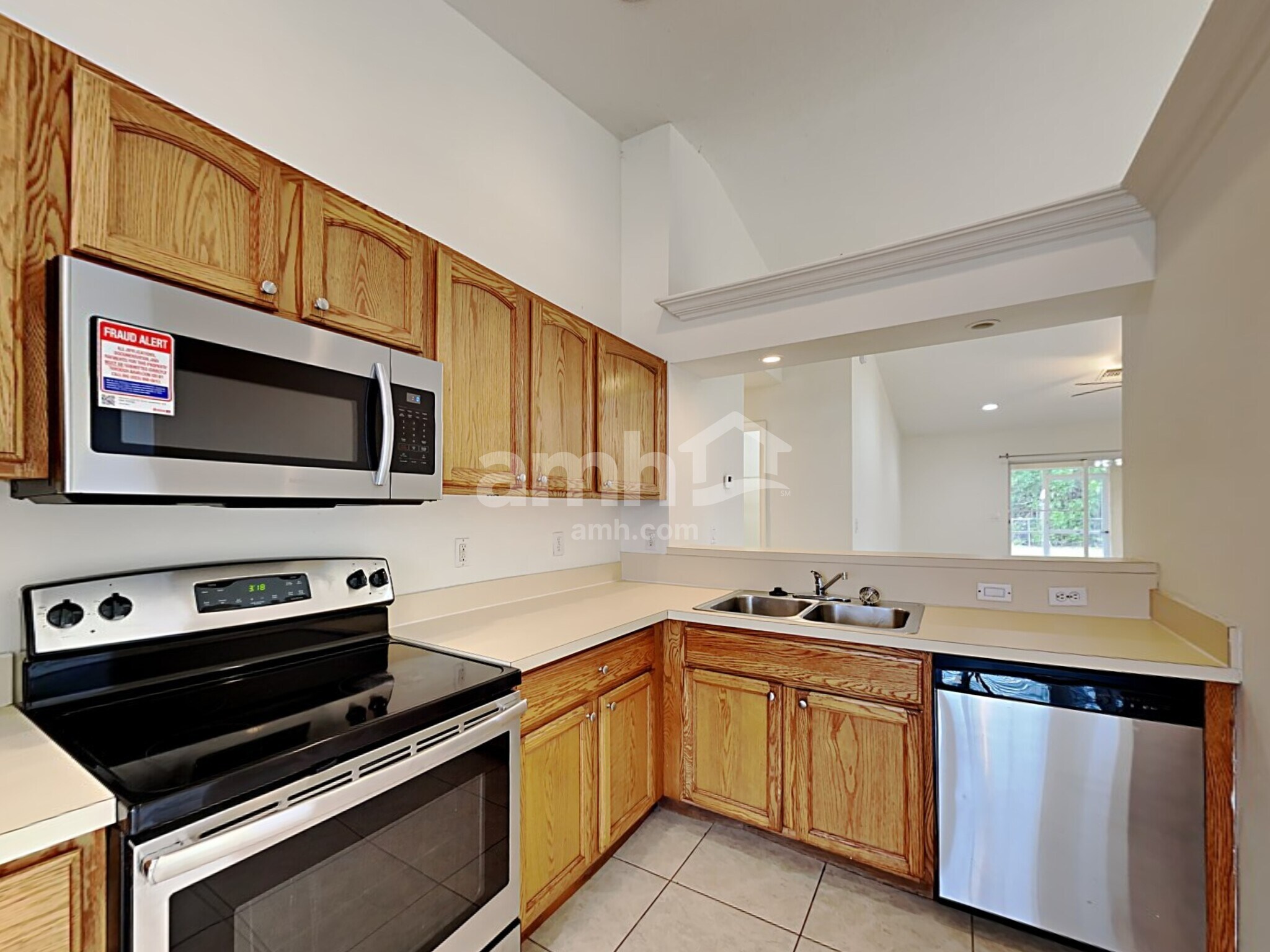 Building Photo - 1009 SW Alcantarra Blvd