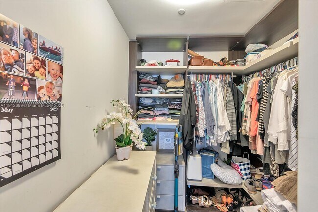 Building Photo - 801 S Miami Ave