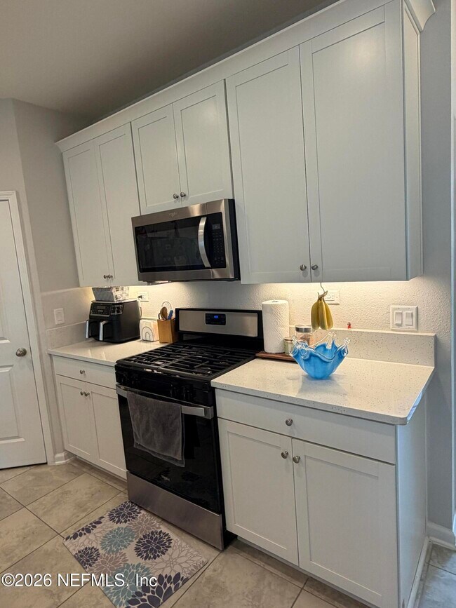 Building Photo - 24 Fieldfare Ln