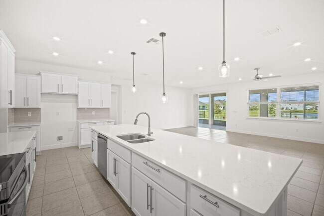 Building Photo - Gorgeous 4BR/3BA home in Island Forest Preserve