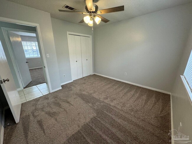 Building Photo - 407 Schubert Dr