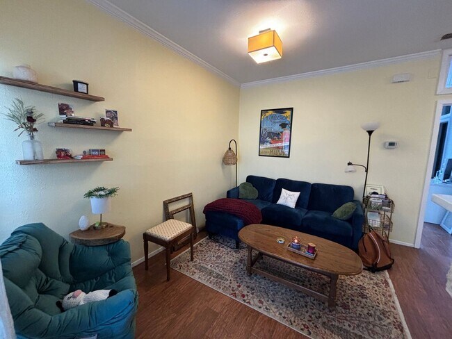 Primary Photo - 303 W 35th St