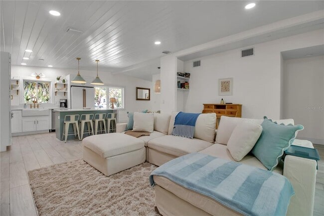 Building Photo - 6979 Longboat Dr S