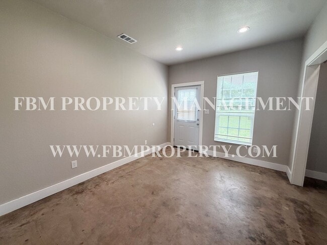 Building Photo - 8712 S Fm 148