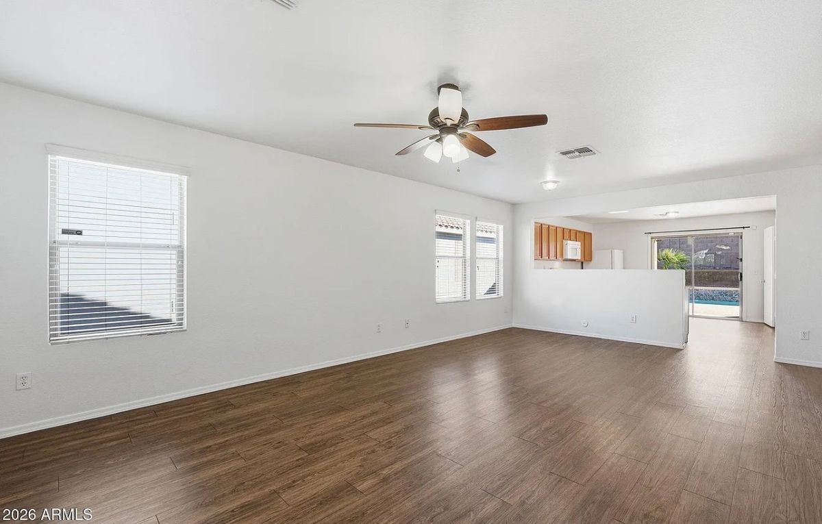 Building Photo - 211 E Valley View Dr