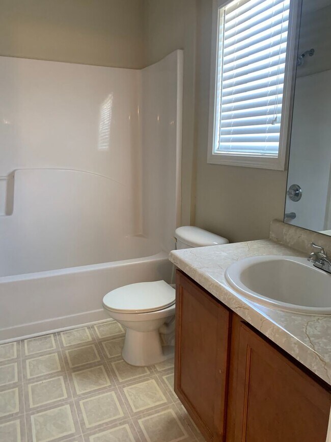 Building Photo - Condo- Townhouse in lake oconee area. Swimming pool, Tennis courts.