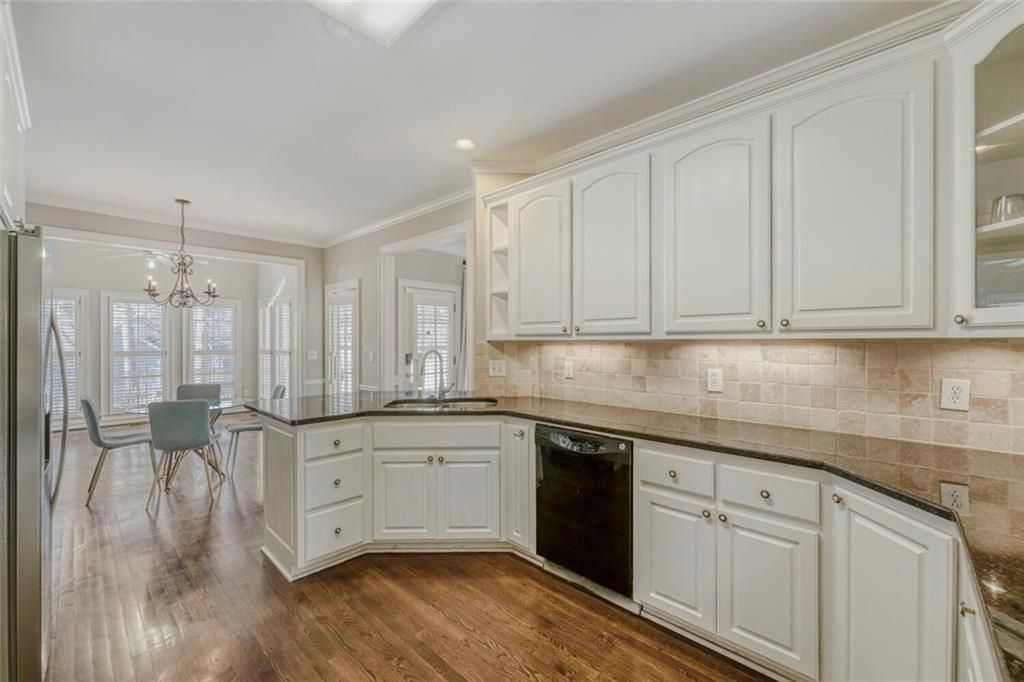 Building Photo - 1111 Lake Washington Dr NW