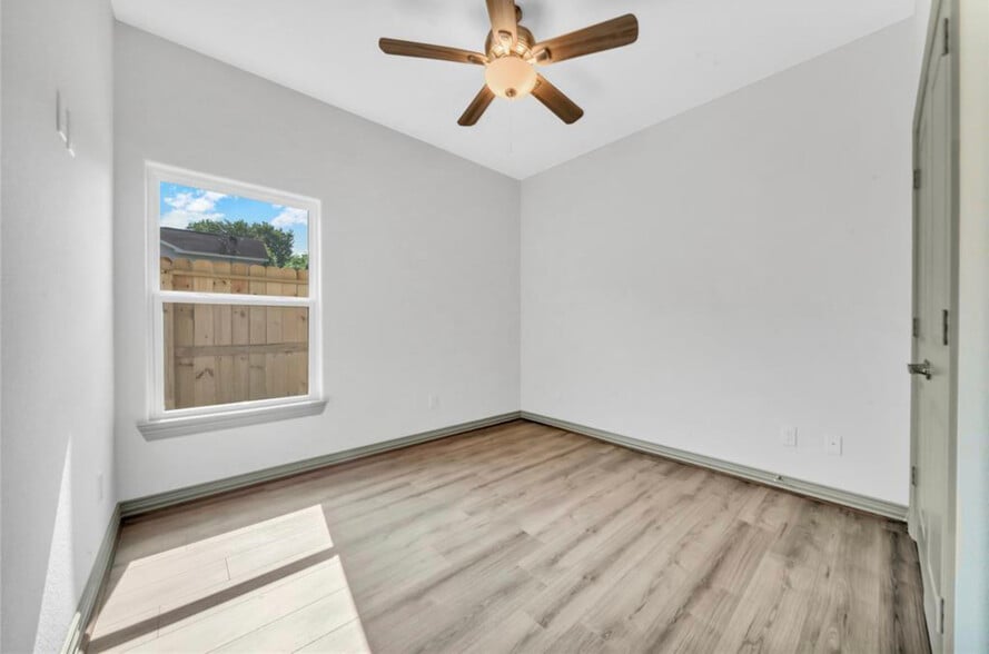 Primary bedroom - 4118 Mallow St