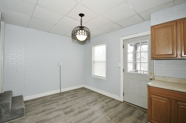 Building Photo - 2 Bed/1Bath Single Family Row House - Section 8 Considered