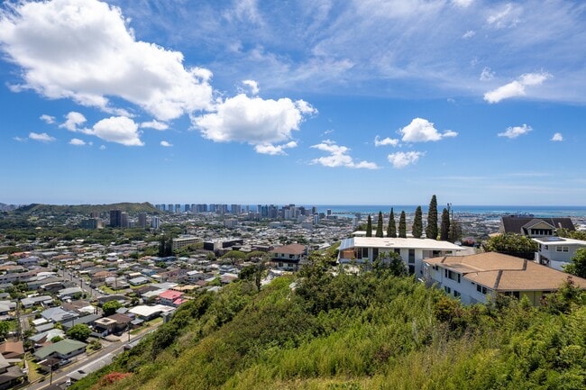 Building Photo - 1170 Kaumailuna Pl