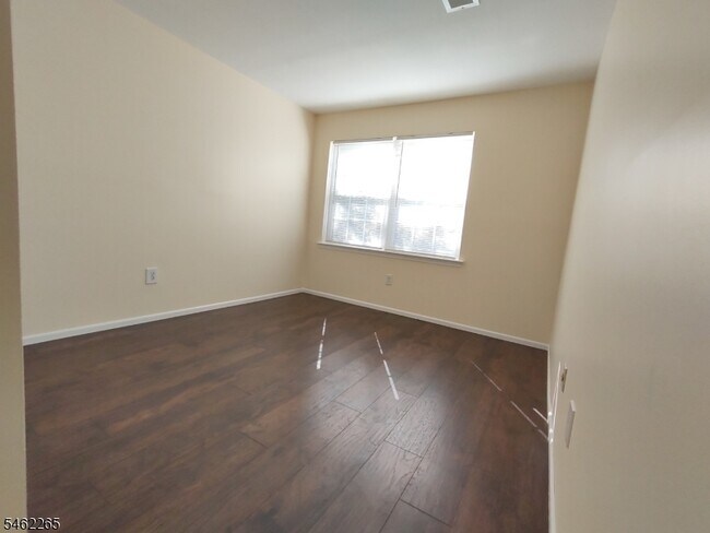 Building Photo - 1807 Green Hollow Dr